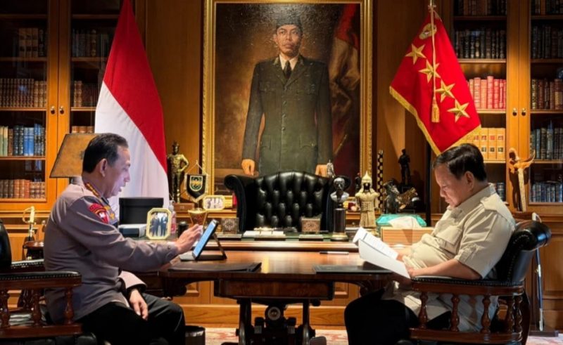 Presiden Prabowo Subianto memanggil Kepala Kepolisian Negara
Republik Indonesia (Kapolri) Listyo Sigit Prabowo di kediaman
pribadinya di Hambalang, Kabupaten Bogor, Jawa Barat, pada Jumat,
24 April 2026. Foto: BPMI Setpres/Istimewa