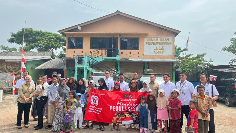 Bakti sosial Kantor Imigrasi Kelas I Non TPI Serang di Panti Asuhan Al Arif Kota Serang (dok Imigrasi Serang)
