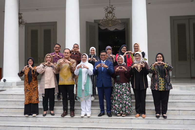 Andra Soni yang didampingi Ketua TP PKK Provinsi Banten Tinawati Andra Soni saat menerima Kunjungan Tim Penilai Indonesia Muslim Travel Index (IMTI) di Gedung Negara Provinsi Banten